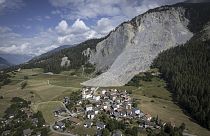 Das Schweizerische Bergdorf Brienz in Graubünden ist vom jüngsten Felssturz verschont geblieben.
