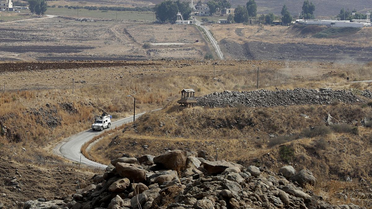 سيارة جيب تابعة للأمم المتحدة تقوم بدورية قرب بلدة الغجر الحدودية، في جنوب لبنان، أكتوبر 2022 