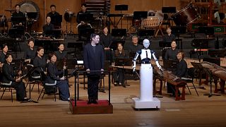 Orchestra-conducting robot wows audience in S. Korean capital.