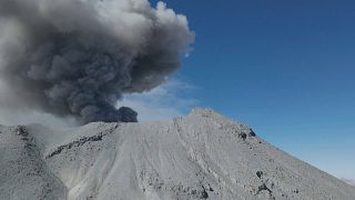 Vulcão ubinas em erupção no Peru