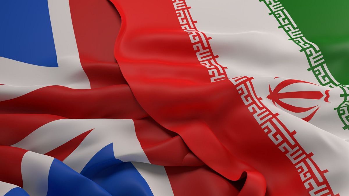 پرچم‌های ایران و بریتانیا