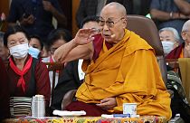 il Dalai Lama tiene un discorso in occasione dei festeggiamenti per il suo 88esimo compleanno