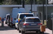 Конвой с фигурантами дела о подготовке терактов на въезде в федеральный суд Карлсруэ
