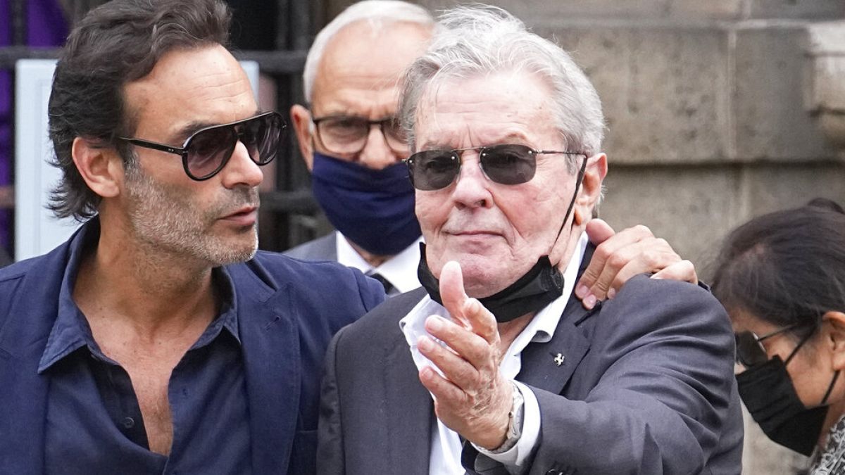 L'acteur français Alain Delon avec son fils Anthony Delon en 2021.