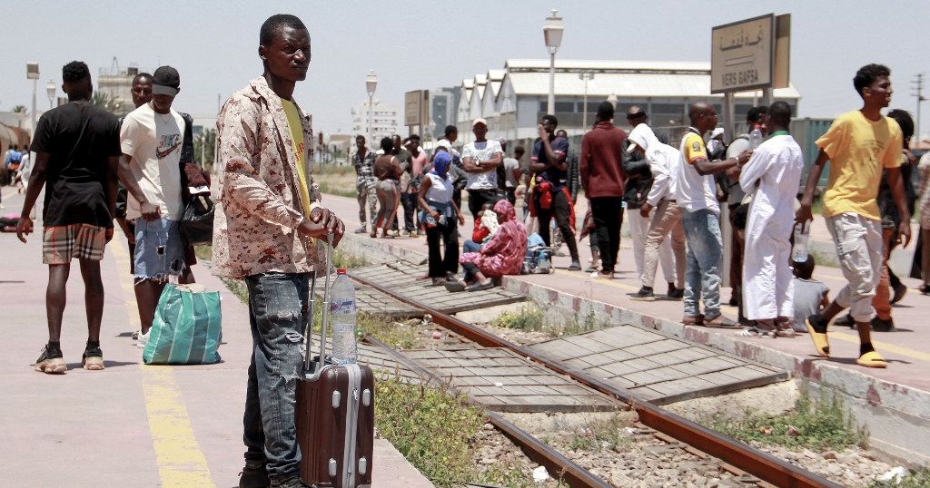 Migrants accuse Tunisia of dumping them on border