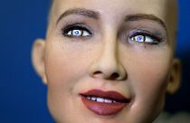 Hong Kong merkezli insansı robot şirketi Hanson Robotics tarafından geliştirilen yapay zekalı insan benzeri robot "Sophia, zirvede tanıtıldı