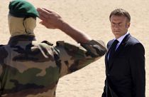 Emmanuel Macron egy francia csapatszemlén Normandiában 2023. július 7-én