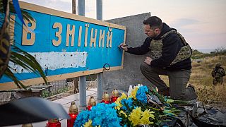 Zelensky depone fiori per i caduti, sull'isola dei Serpenti, Ucraina