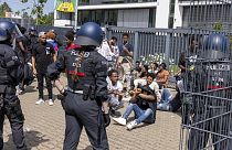 Auseinandersetzungen zwischen Festival-Teilnehmern und der Polizei