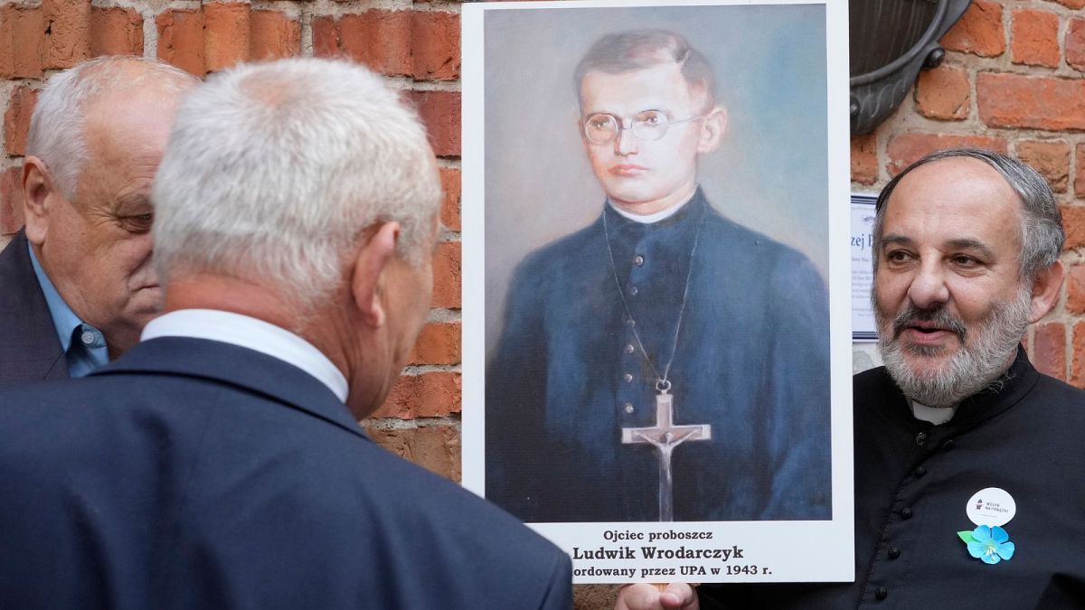 لهستان؛ یادبود قربانیان کشتار ناسیونالیست‌های اوکراینی در جنگ دوم جهانی 