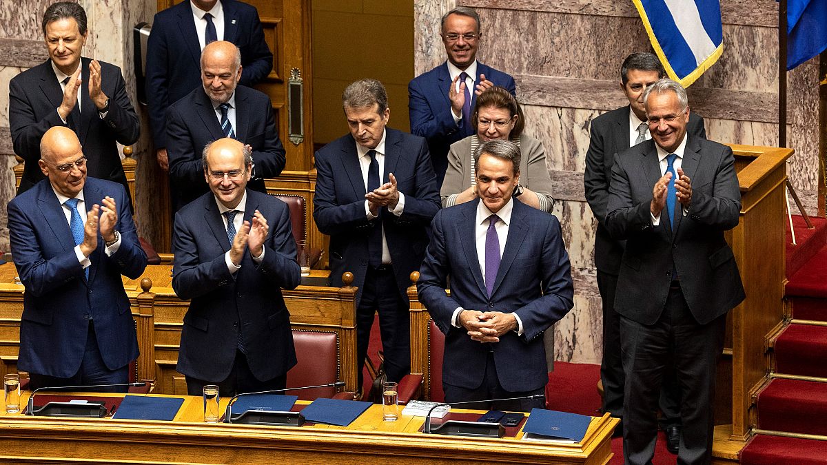 كيرياكوس ميتسوتاكيس في البرلمان اليوناني