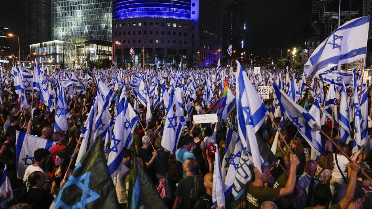 İsrail'de yargı reformu protestosuna binlerce kişi katıldı