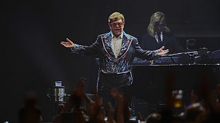 Elton John durante il suo ultimo concerto a Stoccolma