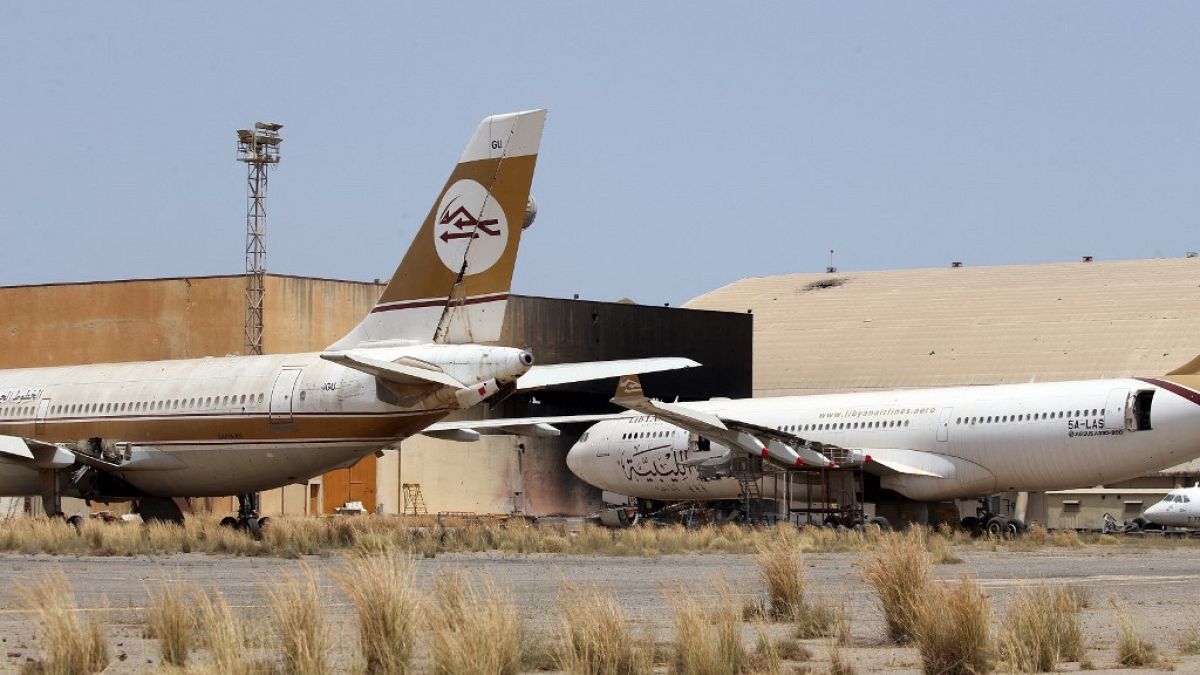 Çatışmalarda zarar gören Libya havayollarına ait uçaklar (arşiv)