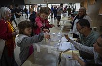 Les Espagnols sont appelés à voter à l'occasion des élections législatives anticipées.
