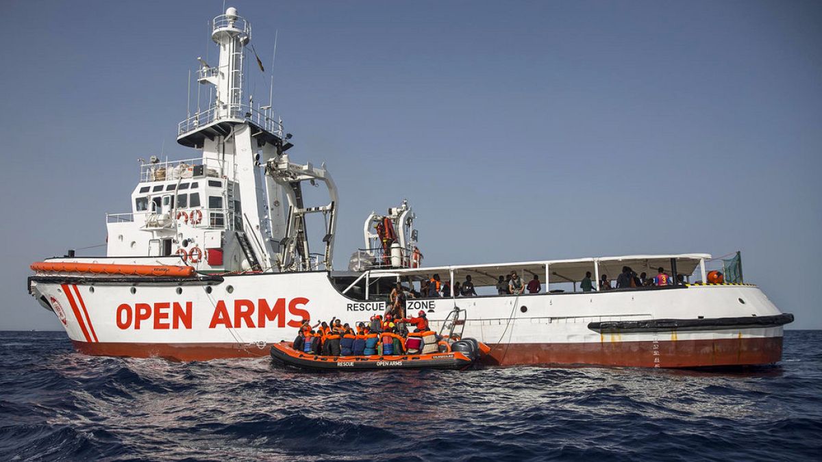 ONG "Open Arms" durante operação de resgate (imagem de arquivo)