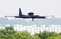 هواپیمای جاسوسی آمریکا در حال فرود در پیونگتائک کره جنوبی