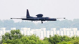 هواپیمای جاسوسی آمریکا در حال فرود در پیونگتائک کره جنوبی