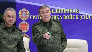 le ministre de la Défense Sergueï Choïgou (à gauche) et le chef de l'état-major russe Valéri Guérassimov (à droite)