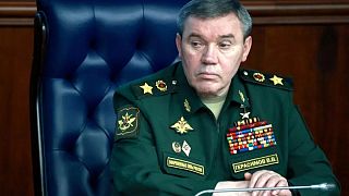 O Βαλέρι Γκεράσιμοφ εμφανίζεται σε βίντεο που δημοσιοποιήθηκε από το υπουργείο Άμυνας την Κυριακή
