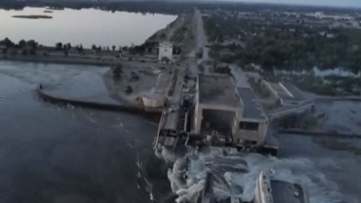 A gátrobbantás után készült herszini videofelvétel képkockája