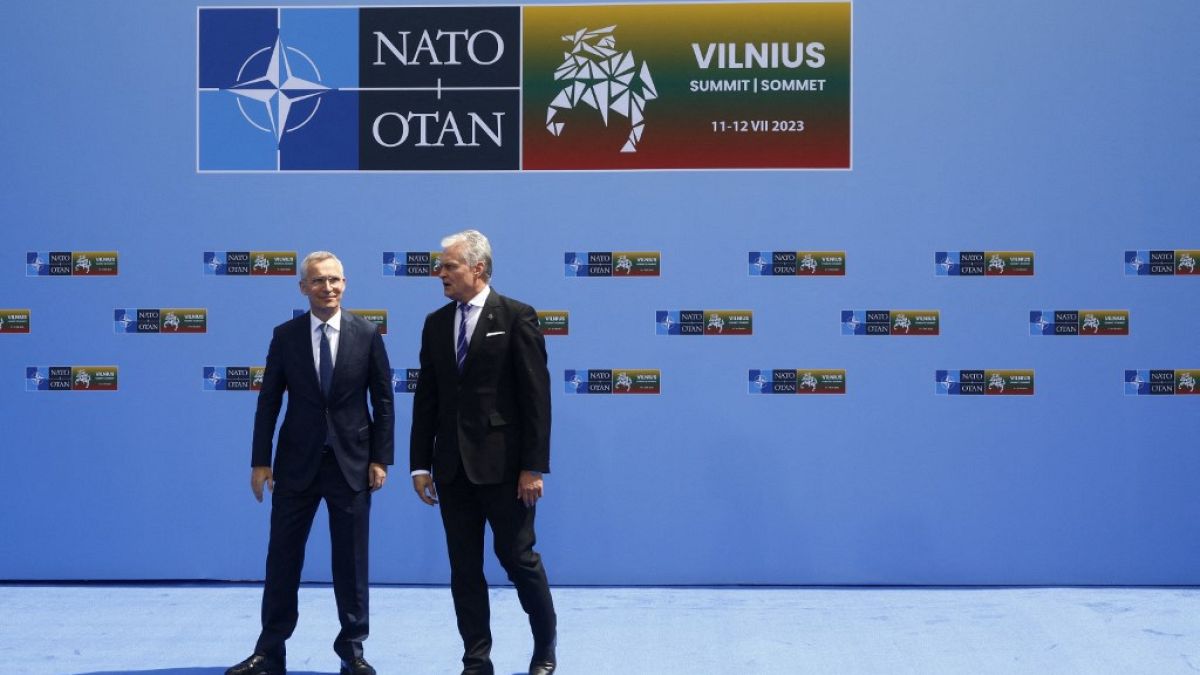 NATO-Generalsekretär Jens Stoltenberg und Litauens Präsident Gitanas Nauseda