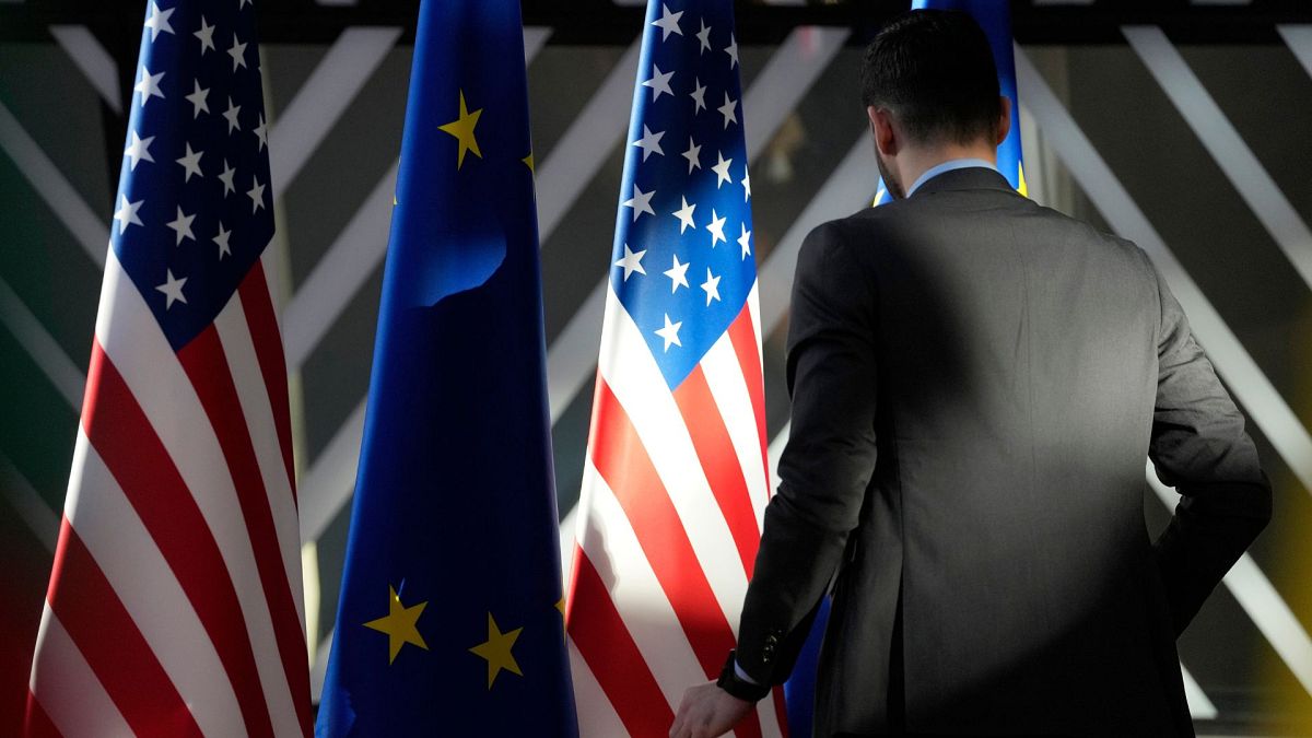 پرچم‌های ایالات متحده آمریکا و اتحادیه اروپا