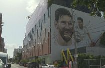 Un enorme mural da la bienvenida a Messi en Miami
