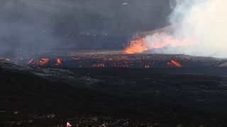 il vulcano Fagradalsfjall, in Islanda, a circa 30 chilometri a sud-ovest dalla capitale Reykjavik, nella penisola di Reykjanes