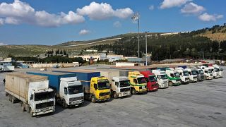 Az ENSZ segélycsomagjaival megrakott kamionok a török-szír határon