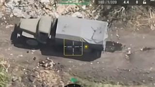سقوط قذيفة هاون على شاحنة روسية