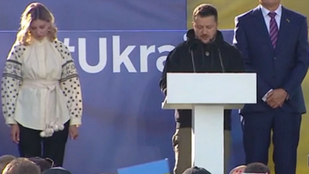 El presidente Zelenski en un discurso en una plaza de Vilna
