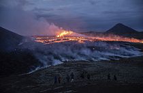 الحمم تواصل تدفقها من بركان فاغرادالسفيال في آيسلندا.