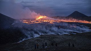 الحمم تواصل تدفقها من بركان فاغرادالسفيال في آيسلندا.