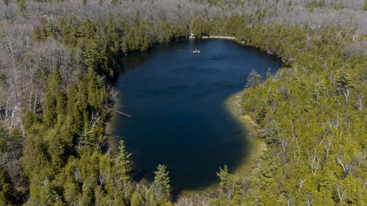 Озеро Кроуфорд в Канаде, которое претендует на звание "золотого гвоздя" в смене геологических эпох