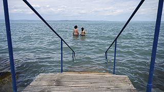 Bañistas en el lago Balatón
