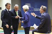 Orbán Viktor miniszterelnök Ursula von der Leyen bizottsági elnökkel a júniusi brüsszeli uniós csúcson