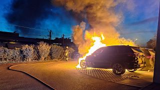 A müncheni tűzoltóság felvétele az égő BMW-kről