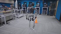 Dünyanın 'ilk seri üretim' insansı robotu işgücü açığını kapatacak