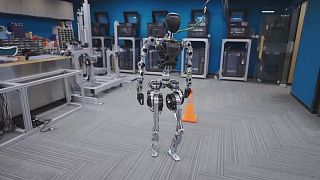 Dünyanın 'ilk seri üretim' insansı robotu işgücü açığını kapatacak