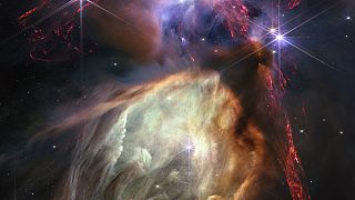 Ein Bild von entstehenden Sternen, die das Weltraumteleskop James Webb aufgenommen hat