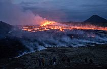 الحمم البركانية تندلع من شق في بركان Fagradalsfjall، على بعد حوالي 30 كيلومتراً جنوب غرب ريكيافيك، أيسلندا، يوم الاثنين 10 يوليو 2023.
