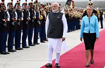 Indiens Regierungschef Narendra Modi mit seiner französischen Amtskollegin Elisabeth Borne in Paris