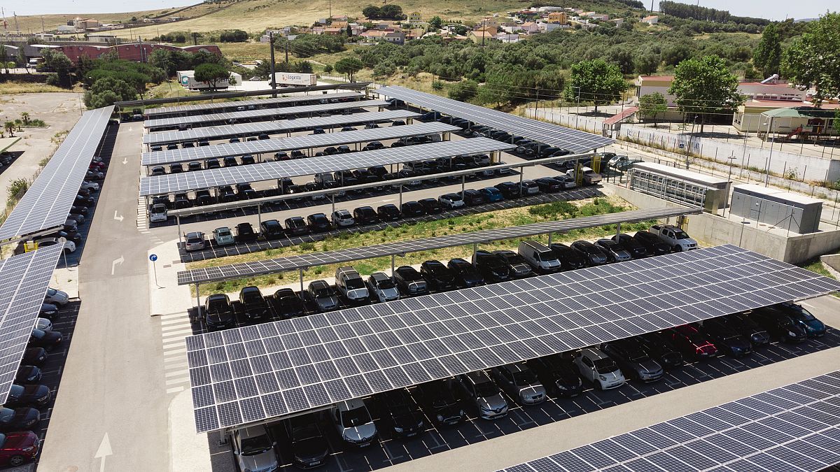 PMI’s Portuguese factory has reduced carbon emissions by 74% since 2010. Recently, a photovoltaic plant was built on the parking lot. 