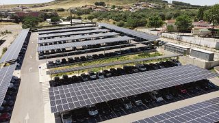 A fábrica portuguesa da PMI reduziu as emissões de carbono em 74% desde 2010. Recentemente, foi construída uma central fotovoltaica no parque de estacionamento