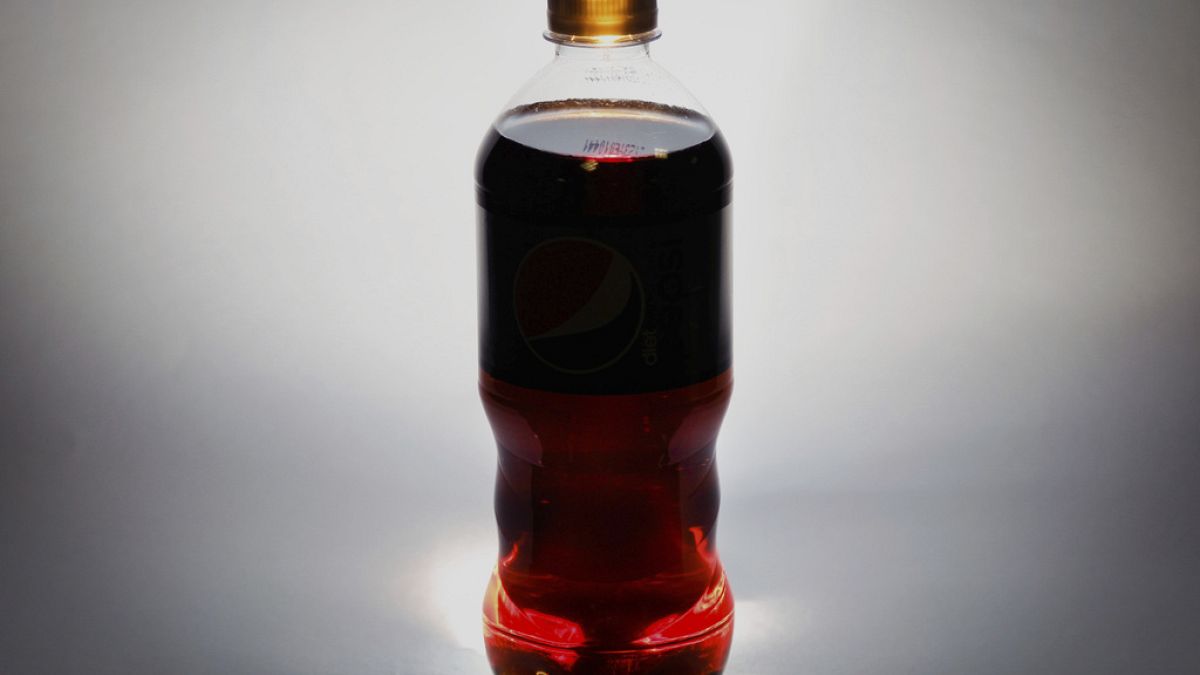 Bottiglia contenente una bevanda in cui è presente l'aspartame, dolcificante chimico sotitutivo dello zucchero