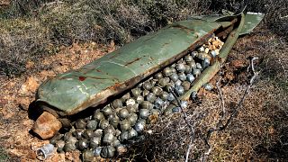 وحدة قنابل عنقودية تحتوي على أكثر من 600 قنبلة، أسقطتها الطائرات الحربية الإسرائيلية على لبنان خلال حرب تموز 2006