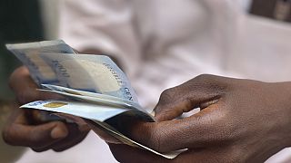 Nigeria : 10 dollars mensuels pour pallier la fin des subventions