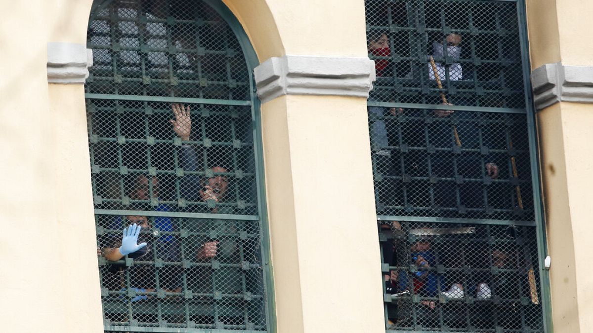 Häftlinge hinter Gittern im Gefängnis San Vittore in Mailand, Italien, 9. März 2020.