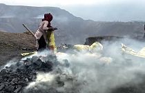Unter härtesten Bedingungen arbeiten die Arbeiterinnen und Arbeiter in den Kohleminen Indiens